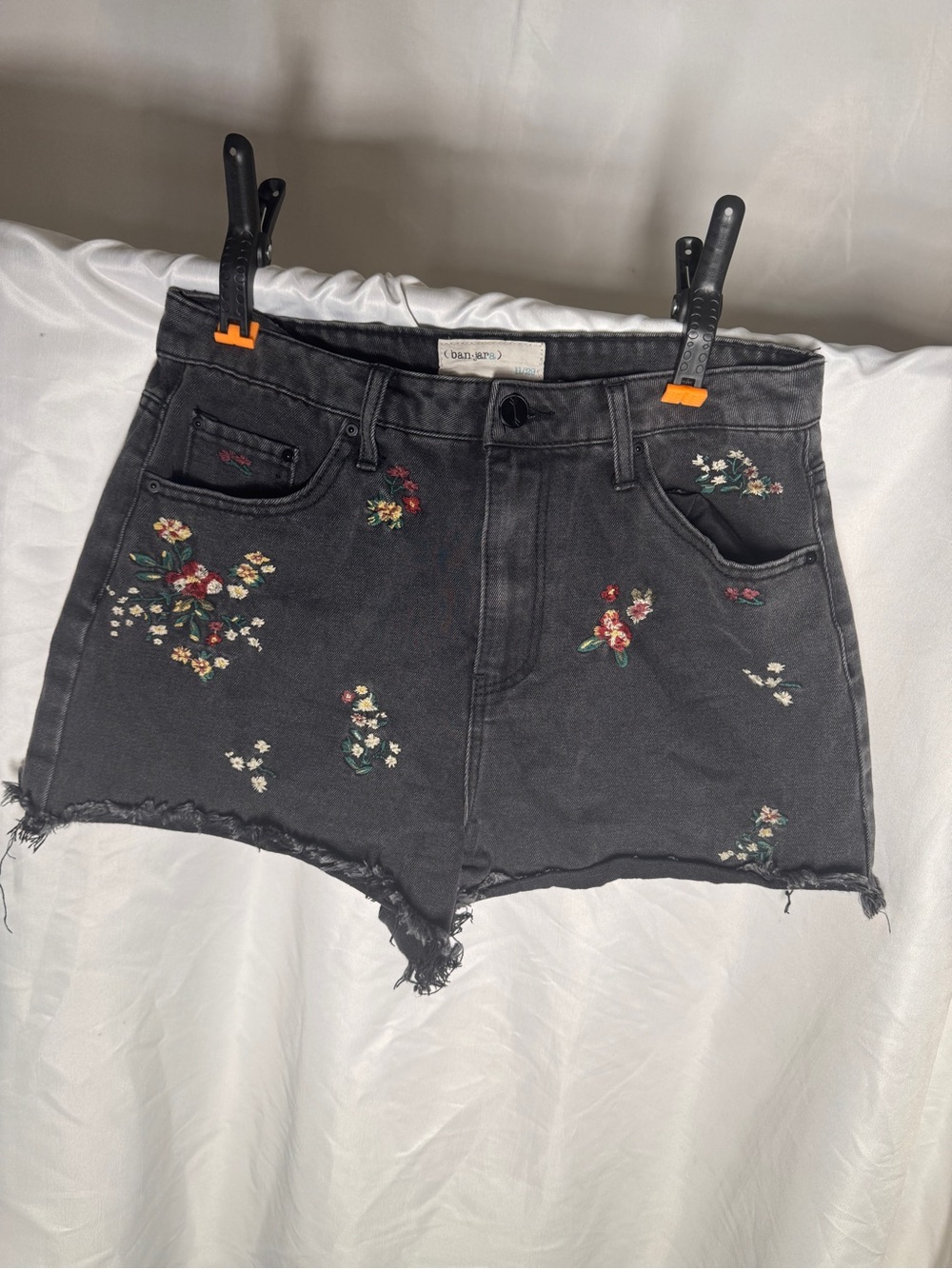 Banjara Black Floral Embroidered Denim Cutoff Shorts Women’s Size 11/29